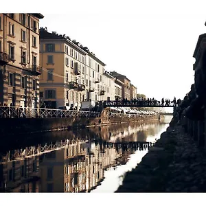 https://taking-a-walk-in-the-beating-heart-of-navigli.italymilanhotels.net