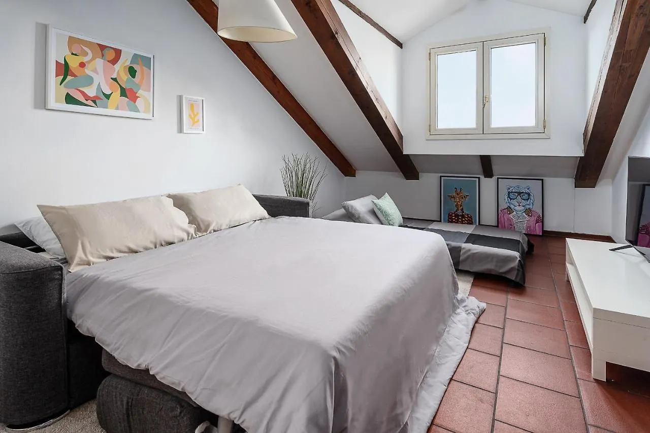 Duomo - Pt.Romana - Bocconi Top Floor Apartment Milan Italy